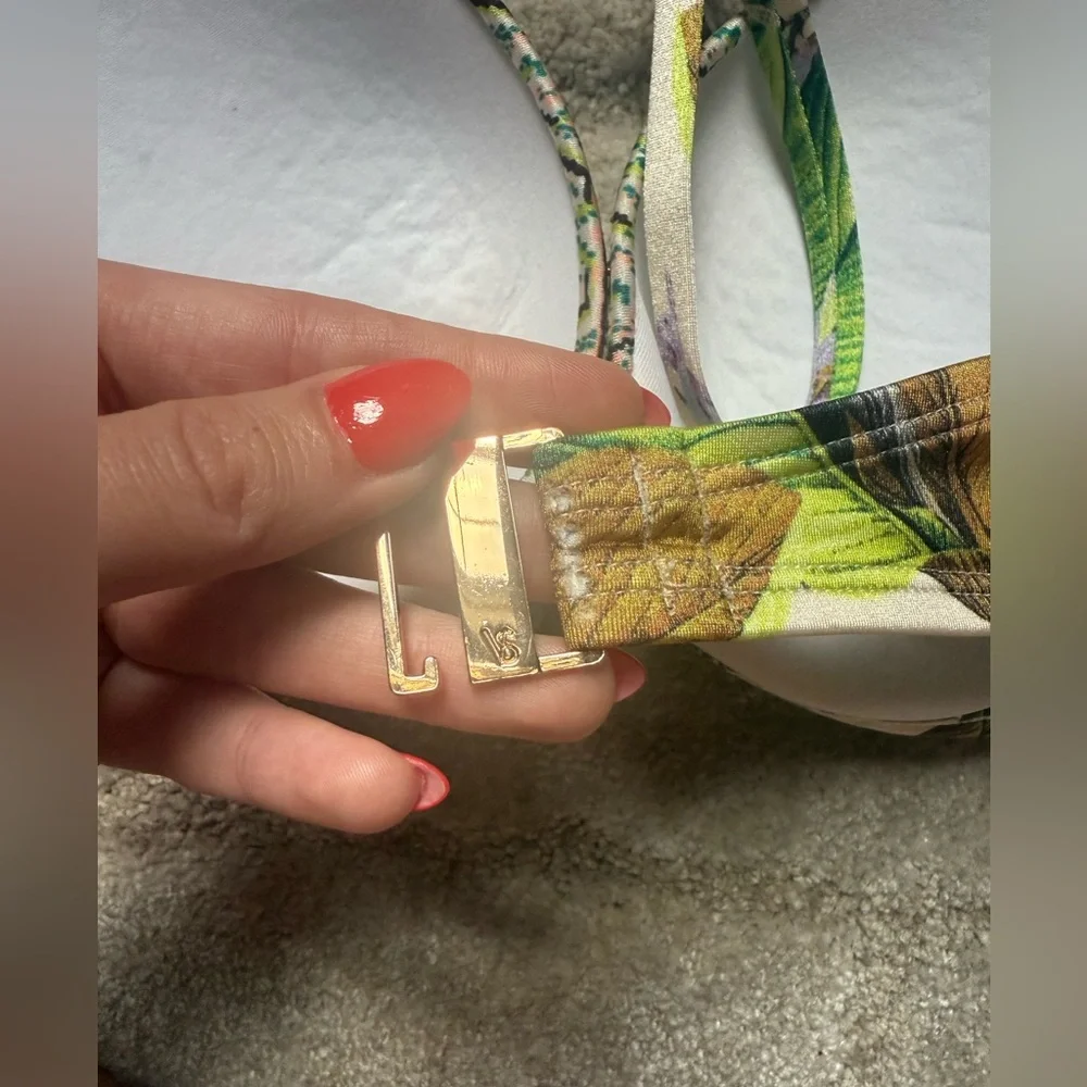 Victorias Secret Women’s Tropical Print Bikini Top - Picture 3 of 4